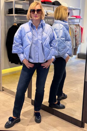 Textilien in Herbstfarben in Detailaufnahme