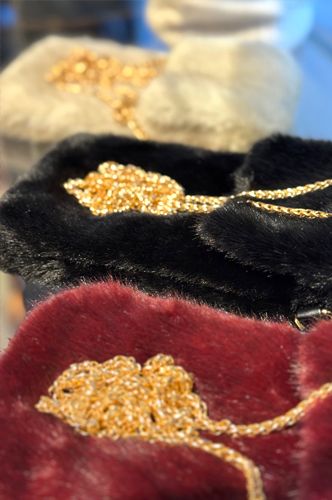 Gelbe Ledertasche der Firma Ripani