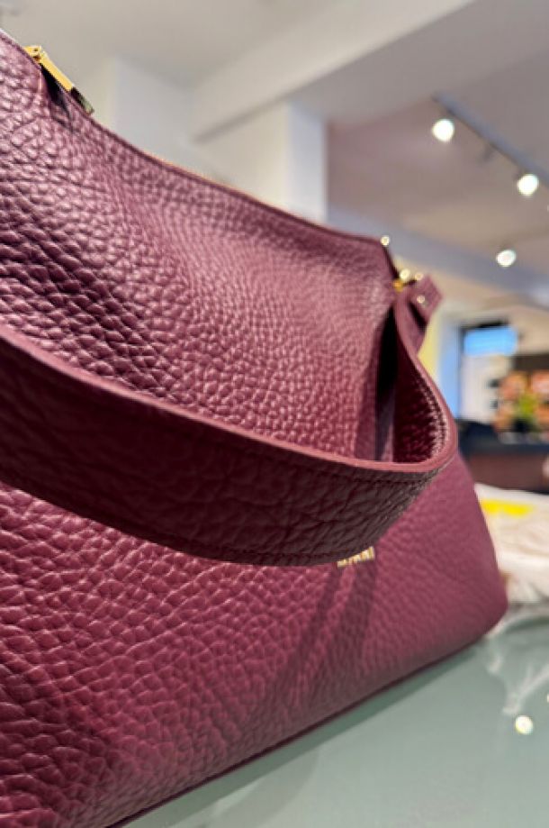 Gelbe Ledertasche der Firma Ripani