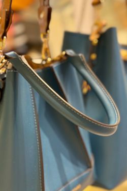 Tasche in Geschäft Skoruppa Riemannstr. in Leipzig